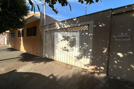 Casa para alugar com 100m², 3 quartos e 2 vagasFachada