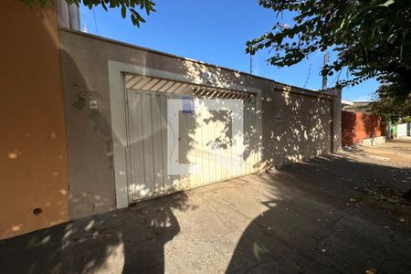 Casa para alugar com 100m², 3 quartos e 2 vagasFachada