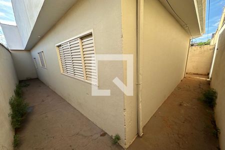 Casa para alugar com 100m², 3 quartos e 2 vagasQuintal
