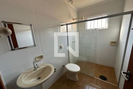 Casa para alugar com 100m², 3 quartos e 2 vagasBanheiro Social