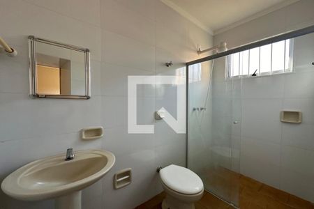 Casa para alugar com 100m², 3 quartos e 2 vagasBanheiro da Suíte