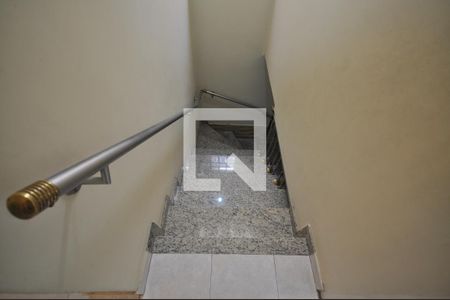 Casa para alugar com 131m², 3 quartos e 2 vagasEscada