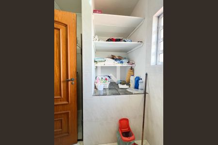 Casa à venda com 175m², 3 quartos e 2 vagasBanheiro
