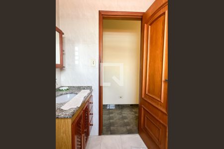 Casa à venda com 175m², 3 quartos e 2 vagasBanheiro