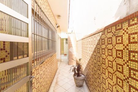 Corredor Externo de casa para alugar com 3 quartos, 300m² em Vila Ivone, São Paulo