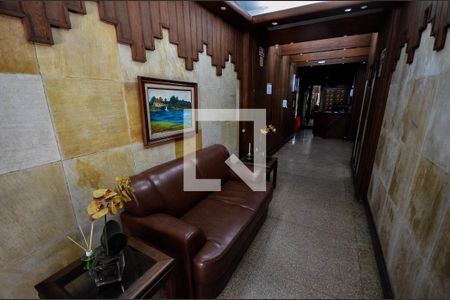 Apartamento à venda com 70m², 2 quartos e sem vaga Apartamento à venda com 70m², 2 quartos e sem vagaHall