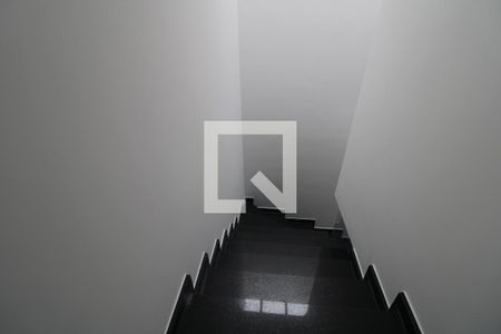 Escada de casa à venda com 3 quartos, 108m² em Jardim Sabara, São Paulo