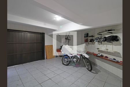 Casa à venda com 416m², 4 quartos e 4 vagas Casa à venda com 416m², 4 quartos e 4 vagasGaragem