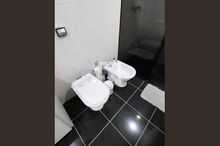 Casa à venda com 416m², 4 quartos e 4 vagasBanheiro da Suíte 1