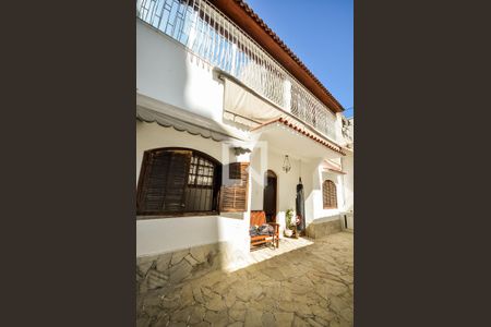 Casa à venda com 152m², 3 quartos e sem vaga Casa à venda com 152m², 3 quartos e sem vagaFachada