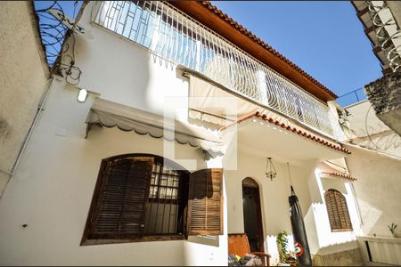 Casa à venda com 152m², 3 quartos e sem vaga Casa à venda com 152m², 3 quartos e sem vagaFachada
