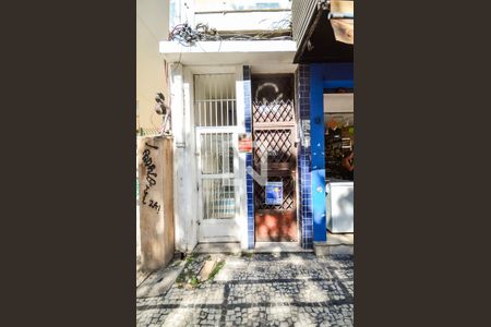 Casa à venda com 152m², 3 quartos e sem vaga Casa à venda com 152m², 3 quartos e sem vagaFachada