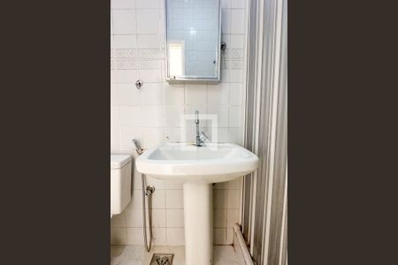 Banheiro de apartamento à venda com 1 quarto, 30m² em Copacabana, Rio de Janeiro