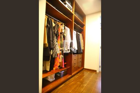 Apartamento para alugar com 230m², 4 quartos e 3 vagasCloset da suíte 1