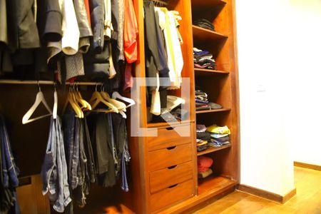 Apartamento para alugar com 230m², 4 quartos e 3 vagasCloset da suíte 1