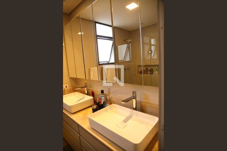 Apartamento para alugar com 230m², 4 quartos e 3 vagasBanheiro Suíte 1