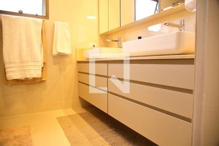 Apartamento para alugar com 230m², 4 quartos e 3 vagasBanheiro Suíte 1