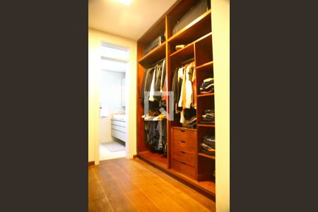 Apartamento para alugar com 230m², 4 quartos e 3 vagasCloset da suíte 1