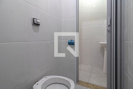 Casa para alugar com 80m², 2 quartos e 1 vaga Casa para alugar com 80m², 2 quartos e 1 vagaBanheiro social