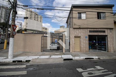 Casa para alugar com 80m², 2 quartos e 1 vaga Casa para alugar com 80m², 2 quartos e 1 vagaFachada