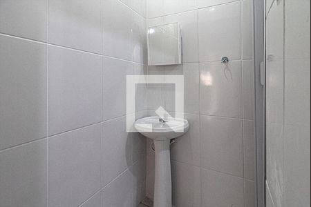 Casa para alugar com 80m², 2 quartos e 1 vaga Casa para alugar com 80m², 2 quartos e 1 vagaBanheiro social