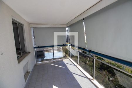Apartamento à venda com 82m², 2 quartos e 1 vagaVaranda