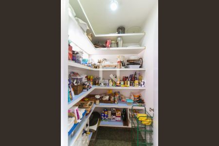 Apartamento à venda com 267m², 4 quartos e 4 vagas Apartamento à venda com 267m², 4 quartos e 4 vagasDespensa