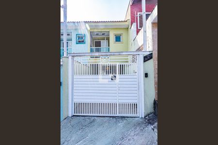 Casa à venda com 130m², 3 quartos e 2 vagas Casa à venda com 130m², 3 quartos e 2 vagasFachada