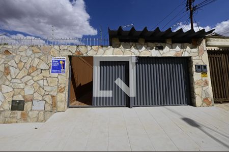 Casa para alugar com 150m², 3 quartos e 2 vagasFachada