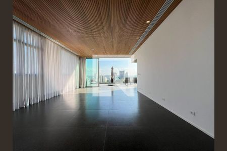 Apartamento à venda com 247m², 2 quartos e 2 vagas