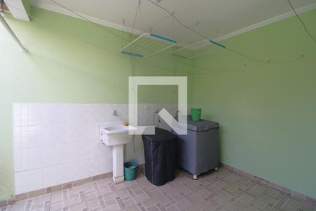 Casa à venda com 118m², 3 quartos e 2 vagasLavanderia