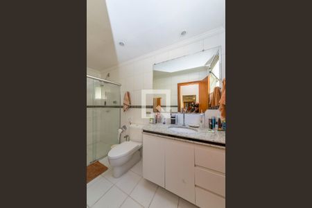 Casa à venda com 702m², 3 quartos e 2 vagas Casa à venda com 702m², 3 quartos e 2 vagasBanheiro da Suíte