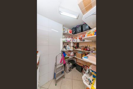 Casa à venda com 702m², 3 quartos e 2 vagas Casa à venda com 702m², 3 quartos e 2 vagasDespensa