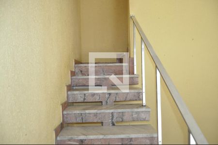 Casa à venda com 96m², 3 quartos e 2 vagasEscada