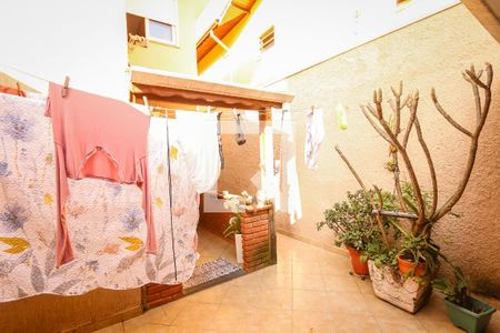 Casa à venda com 99m², 2 quartos e 2 vagasQuintal