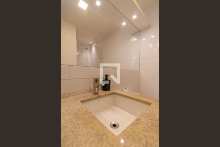 Banheiro de apartamento para alugar com 2 quartos, 59m² em Santana, Porto Alegre