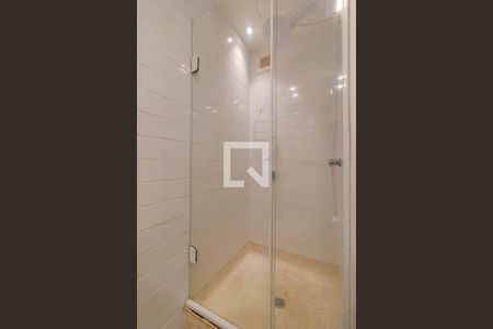 Banheiro de apartamento para alugar com 2 quartos, 59m² em Santana, Porto Alegre