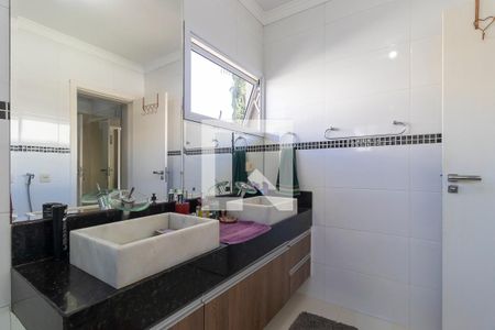 Casa de condomínio à venda com 570m², 4 quartos e 6 vagasBanheiro da suíte 1