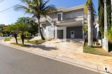 Casa de condomínio à venda com 570m², 4 quartos e 6 vagasFachada
