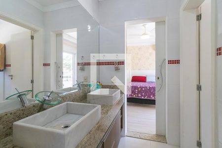 Casa de condomínio à venda com 570m², 4 quartos e 6 vagasBanheiro da suíte americana