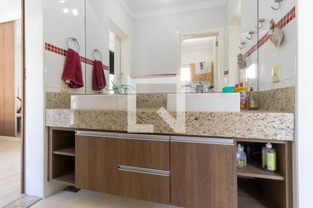 Casa de condomínio à venda com 570m², 4 quartos e 6 vagasBanheiro da suíte americana