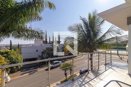 Casa de condomínio à venda com 570m², 4 quartos e 6 vagasVaranda da suíte 1