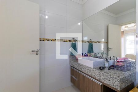 Casa de condomínio à venda com 570m², 4 quartos e 6 vagasBanheiro da suíte 2