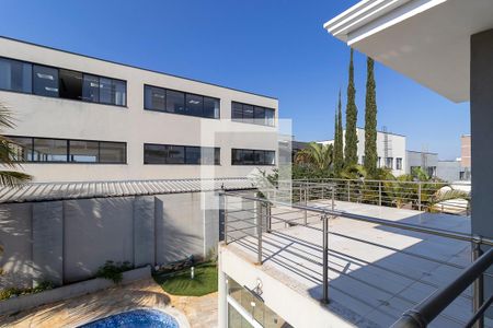 Casa de condomínio à venda com 570m², 4 quartos e 6 vagasVaranda da suíte americana