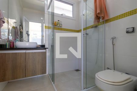 Casa de condomínio à venda com 570m², 4 quartos e 6 vagasBanheiro da piscina