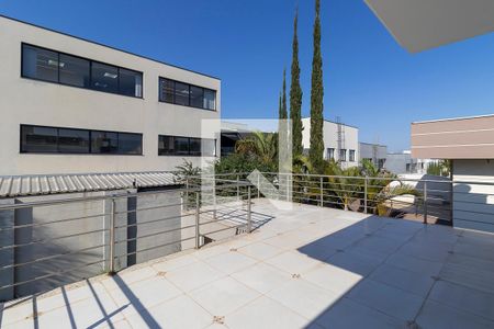 Casa de condomínio à venda com 570m², 4 quartos e 6 vagasVaranda da suíte americana