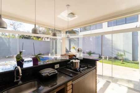 Casa de condomínio à venda com 570m², 4 quartos e 6 vagasEspaço gourmet