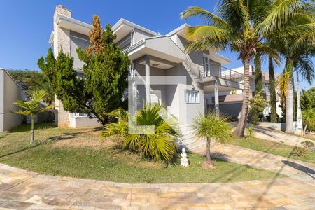 Casa de condomínio à venda com 570m², 4 quartos e 6 vagasFachada