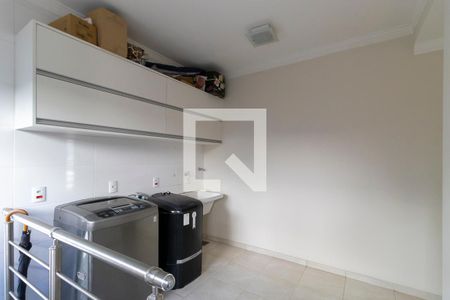 Casa de condomínio à venda com 570m², 4 quartos e 6 vagasÁrea de serviço