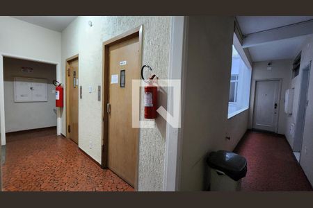 Apartamento para alugar com 77m², 2 quartos e sem vaga Apartamento para alugar com 77m², 2 quartos e sem vagaEscada